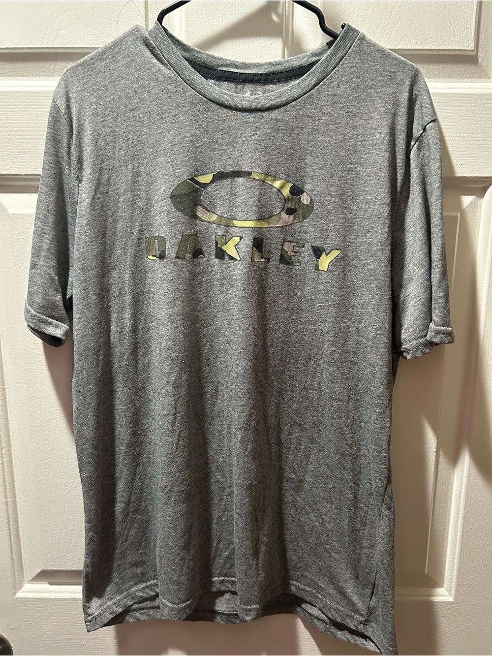 Oakley Men’s Heather Gray Tee with Camo Logo Size XL